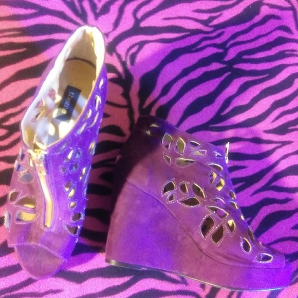 Cute purple high heel wedges - Picture 2 of 2